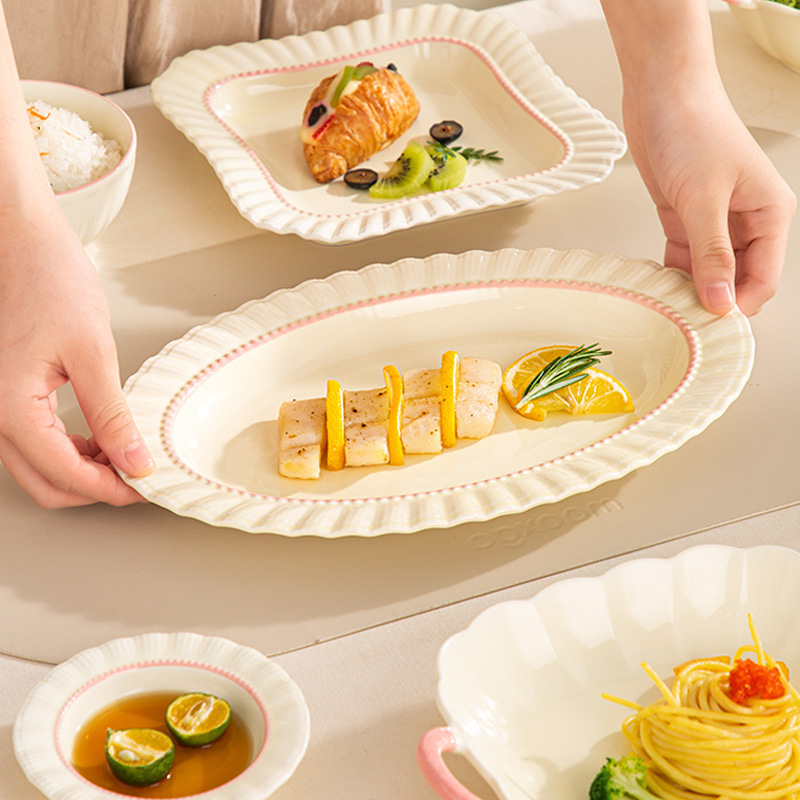 Set keramičkih zdjela i tanjura — okrugli oblik, glazirana površina, kompatibilno s mikrovalnom pećnicom, modernan jednostavan stil