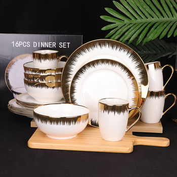 Porcelāna rietumu vakariņu šķīvji ar zelta apmali un elektroplātētu pārklājumu, mikroviļņu krāsnij piemēroti, gaišs luksus retro stils