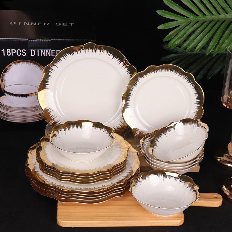 Порцеланови западни чинии за вечеря със златна кант и електроплатирано покритие, подходящи за микровълнова, стил лайт лукс ретро