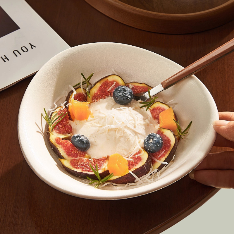 Vas ceramic pentru mese, formă neregulată, compatibil cu microundele, suprafață glazurată, stil modern minimalist