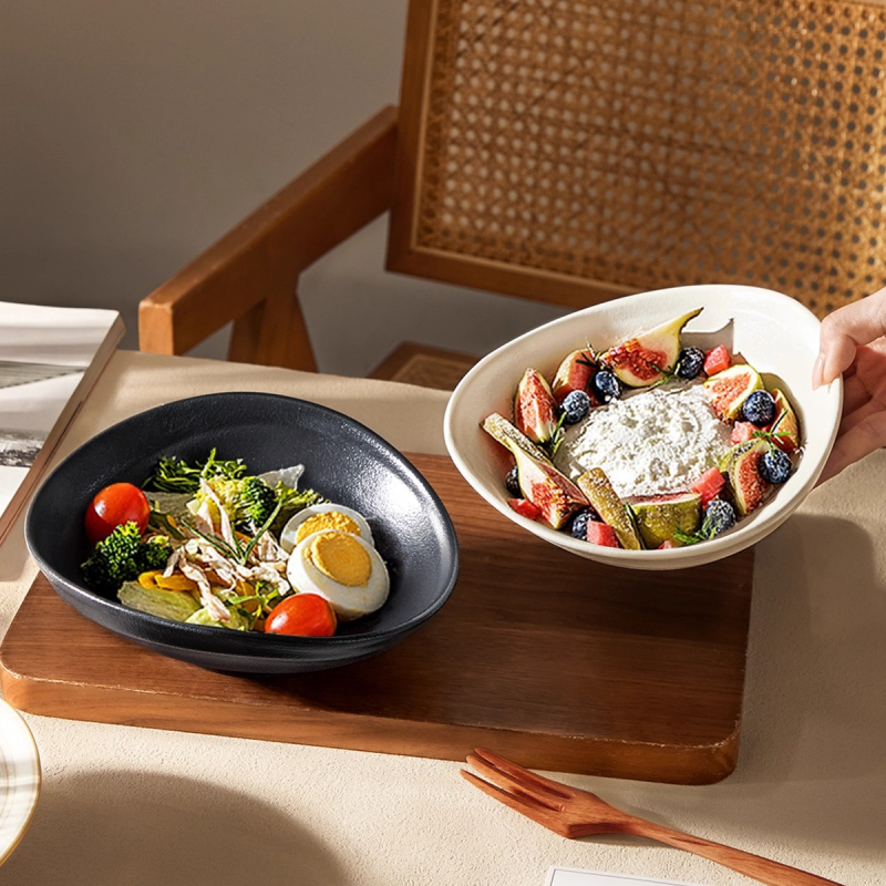 Vas ceramic pentru mese, formă neregulată, compatibil cu microundele, suprafață glazurată, stil modern minimalist