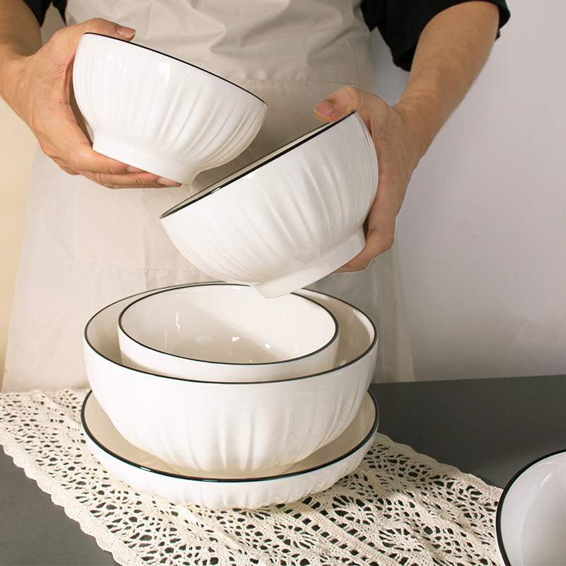 Set de boluri din porțelan - rotund, stil minimalist modern; include boluri, bol pentru orez, farfurie și bețișoare; compatibil cu microunde; finisaj subglazură.