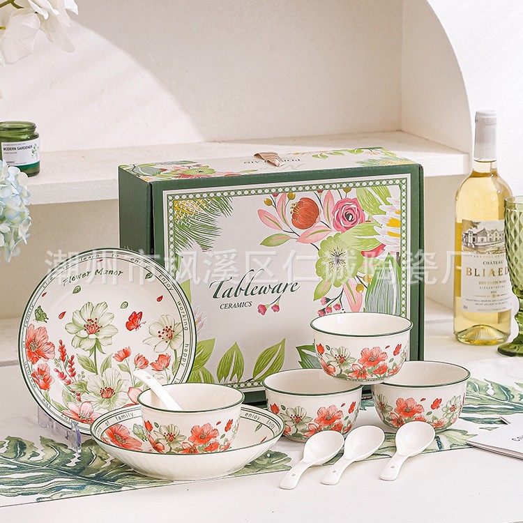 Set de boluri și linguri din ceramică într-o cutie cadou; model floral; formă rotundă; decor sub glazură; compatibil cu microunde