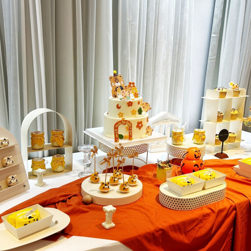 Пластмасов дисплей за десерти – плодова чиния, модерен минималистичен стил, първа класа, лансиран през лятото на 2021