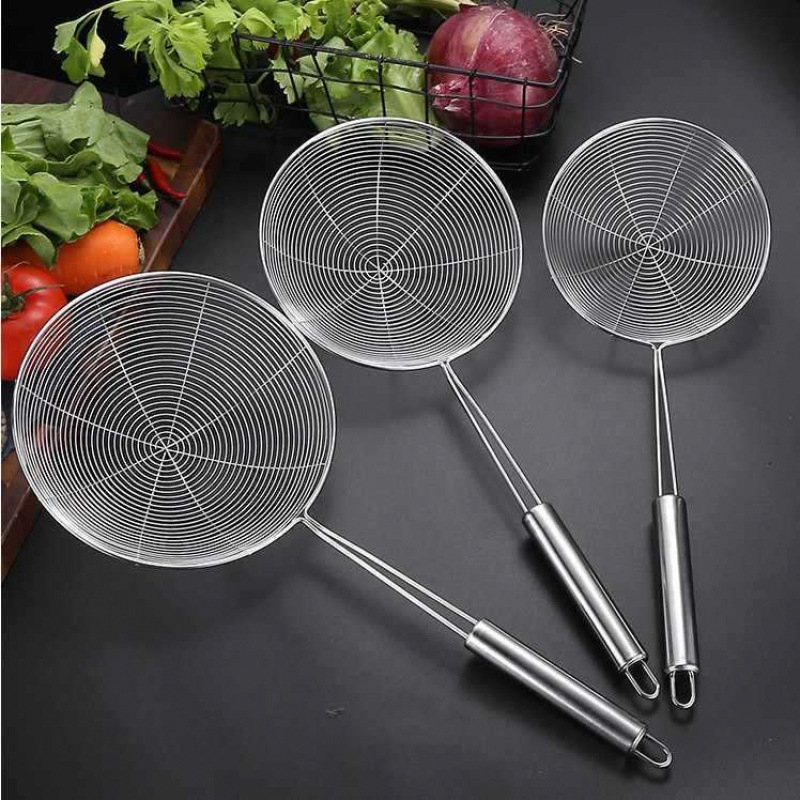 Ανοξείδωτη σούρωτήρι με διχτυωτή επιφάνεια για οικιακή μαγειρική — ανθεκτικό σε υψηλές θερμοκρασίες, υλικό: 201 ανοξείδωτος χάλυβας, λαβή από ανοξείδωτο χάλυβα