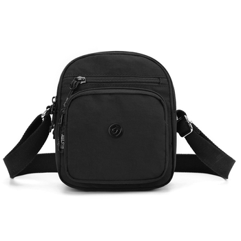 Найлонова кроссбоди чанта с вертикална квадратна форма, цип за затваряне, джоб за мобилен телефон и вътрешен джоб-патч.