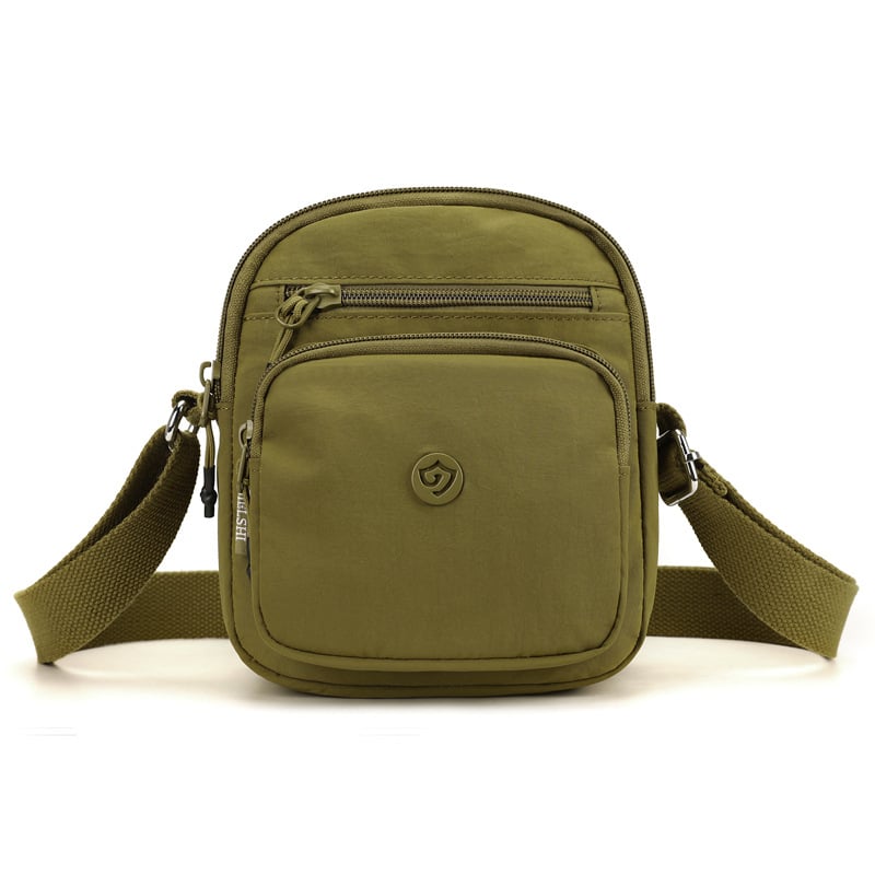 Найлонова кроссбоди чанта с вертикална квадратна форма, цип за затваряне, джоб за мобилен телефон и вътрешен джоб-патч.