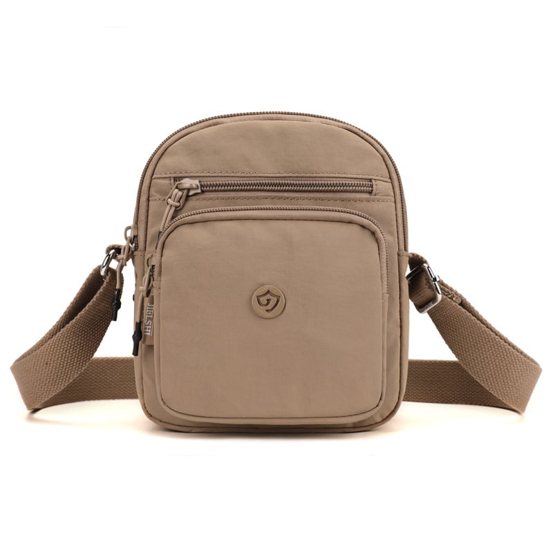 Найлонова кроссбоди чанта с вертикална квадратна форма, цип за затваряне, джоб за мобилен телефон и вътрешен джоб-патч.