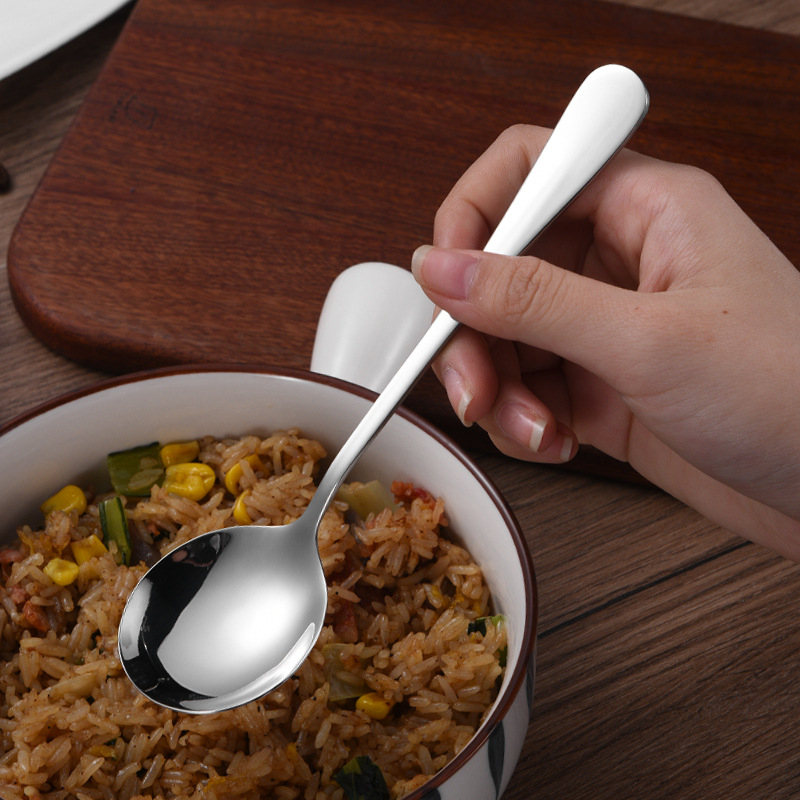 Nerđajući čelična okrugla žlica s laserskim logom – moderni minimalistički dizajn, Guida