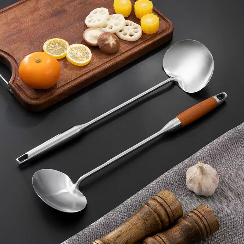 Κουτάλα μαγειρέματος από ανοξείδωτο ατσάλι με μακριά λαβή και λαβή από ροζ ξύλο