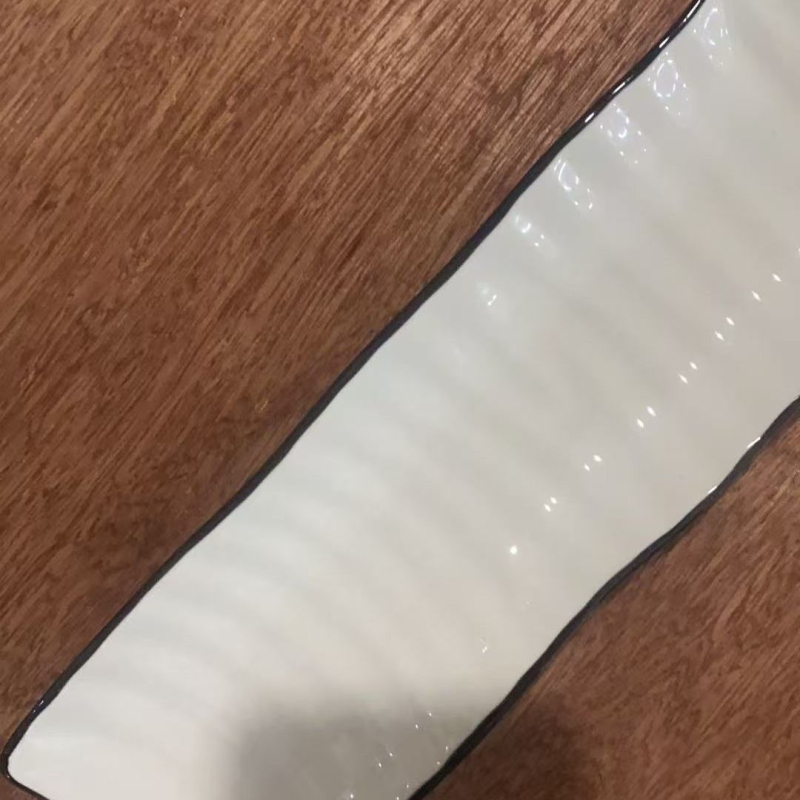 Ovalni keramički tanjur – sushi i steak, jednostavan uzorak, podglazurno završna obrada, moderni minimalistički stil