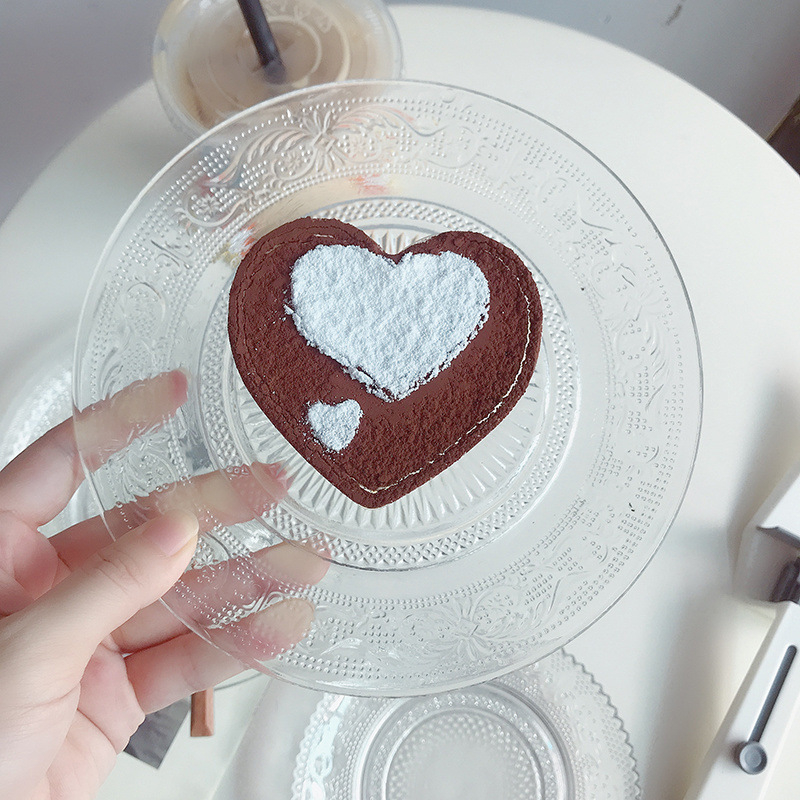 Desertni tanjur od bezolovnog stakla, proziran, reljefan, s neovisnim stalkom