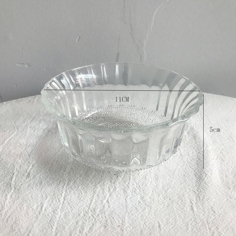 Desertni tanjur od bezolovnog stakla, proziran, reljefan, s neovisnim stalkom