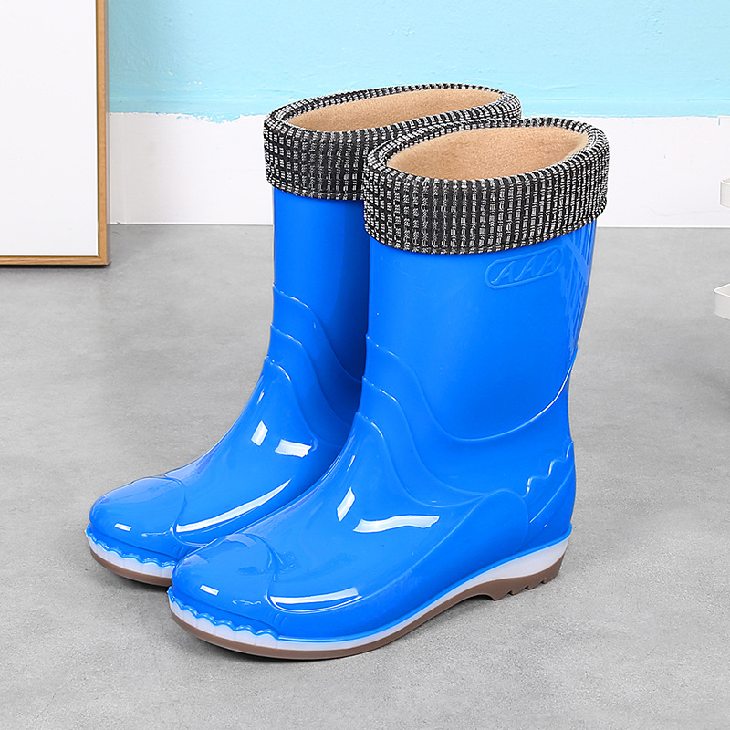 Női esőgumicsizmák gumiból, fleece béléssel, vízálló, mintás dinoszaurusz, középmagas szár, alacsony sarka 1–3 cm