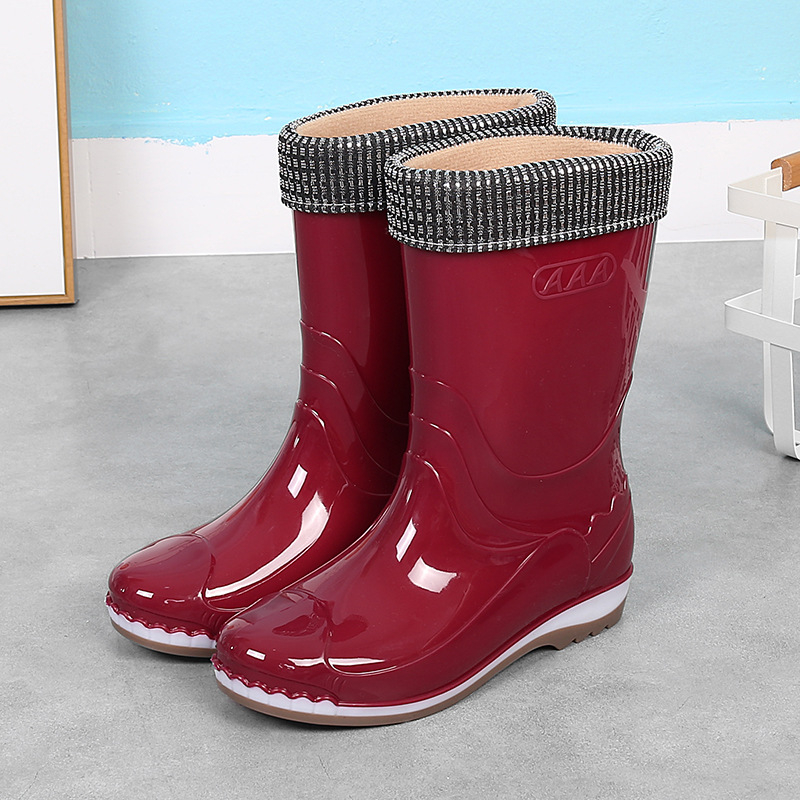 Női esőgumicsizmák gumiból, fleece béléssel, vízálló, mintás dinoszaurusz, középmagas szár, alacsony sarka 1–3 cm