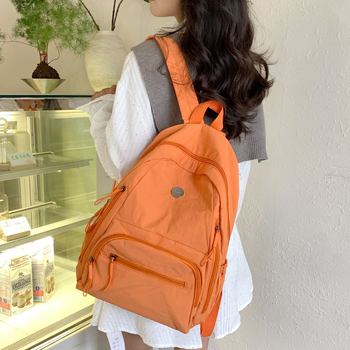 Rucsac din nylon, capacitate 20–35 L, compartiment pentru laptop, bretele curbate