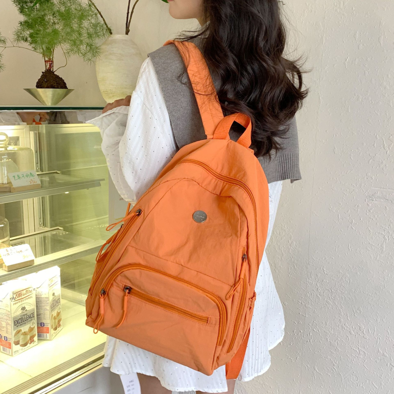 Rucsac din nylon, capacitate 20–35 L, compartiment pentru laptop, bretele curbate