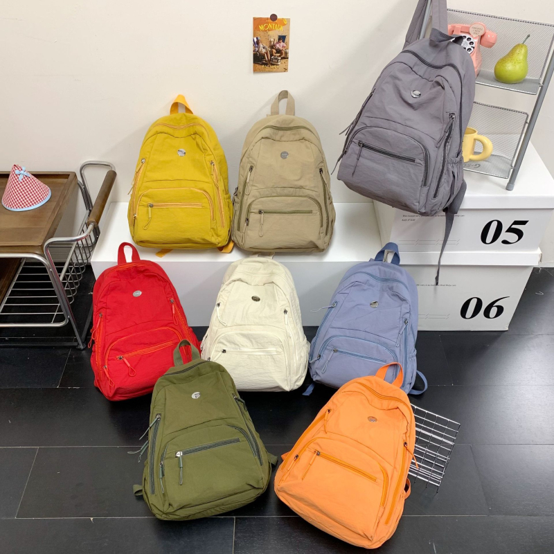 Rucsac din nylon, capacitate 20–35 L, compartiment pentru laptop, bretele curbate