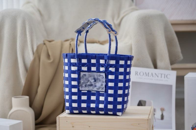 Пластмасова плетена чанта‑кошница с шахматен дизайн, стил Urban Simplicity, PVC материал, форма вертикален квадрат, ежедневен аксесоар