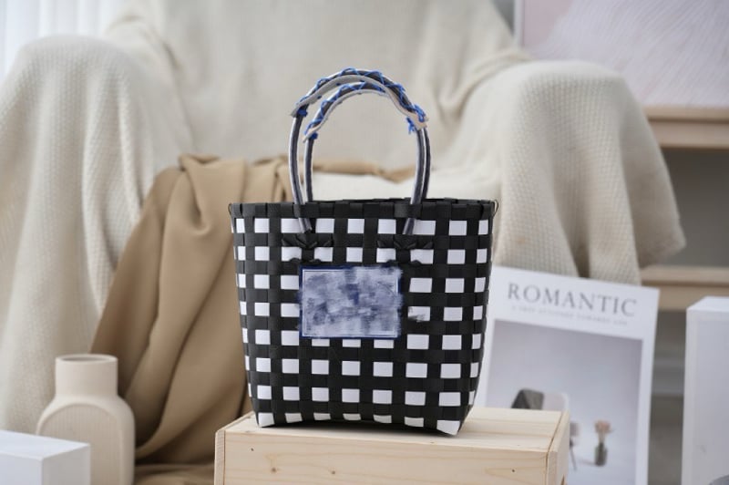 Пластмасова плетена чанта‑кошница с шахматен дизайн, стил Urban Simplicity, PVC материал, форма вертикален квадрат, ежедневен аксесоар