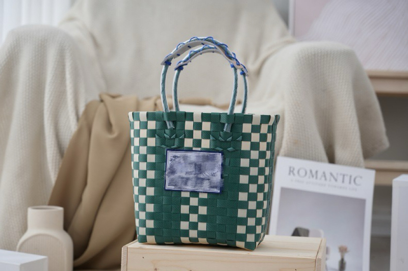 Пластмасова плетена чанта‑кошница с шахматен дизайн, стил Urban Simplicity, PVC материал, форма вертикален квадрат, ежедневен аксесоар