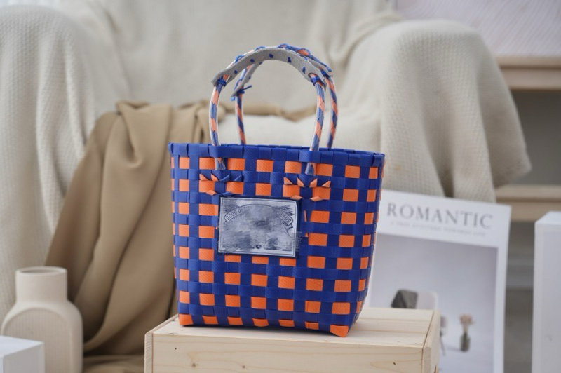 Пластмасова плетена чанта‑кошница с шахматен дизайн, стил Urban Simplicity, PVC материал, форма вертикален квадрат, ежедневен аксесоар