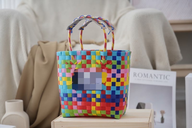 Пластмасова плетена чанта‑кошница с шахматен дизайн, стил Urban Simplicity, PVC материал, форма вертикален квадрат, ежедневен аксесоар