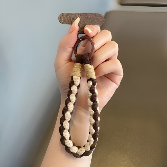 Kézzel készített telefontartó zsinór nylon fonallal, fém csattal és gumiból készült medállal állat formában