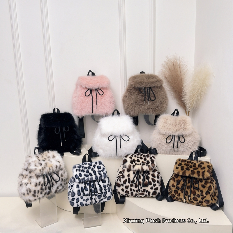 Βελούδινο σακίδιο με κορδόνι – φρέσκο και γλυκό στυλ, ύφασμα βελούδινο, άνοιξη 2025, επένδυση από συνθετικό δέρμα, κλείσιμο με καπάκι, εσωτερικές θήκες για κινητό και ταυτότητα