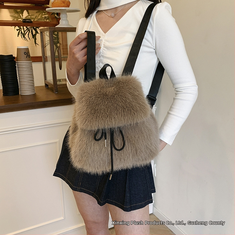 Βελούδινο σακίδιο με κορδόνι – φρέσκο και γλυκό στυλ, ύφασμα βελούδινο, άνοιξη 2025, επένδυση από συνθετικό δέρμα, κλείσιμο με καπάκι, εσωτερικές θήκες για κινητό και ταυτότητα