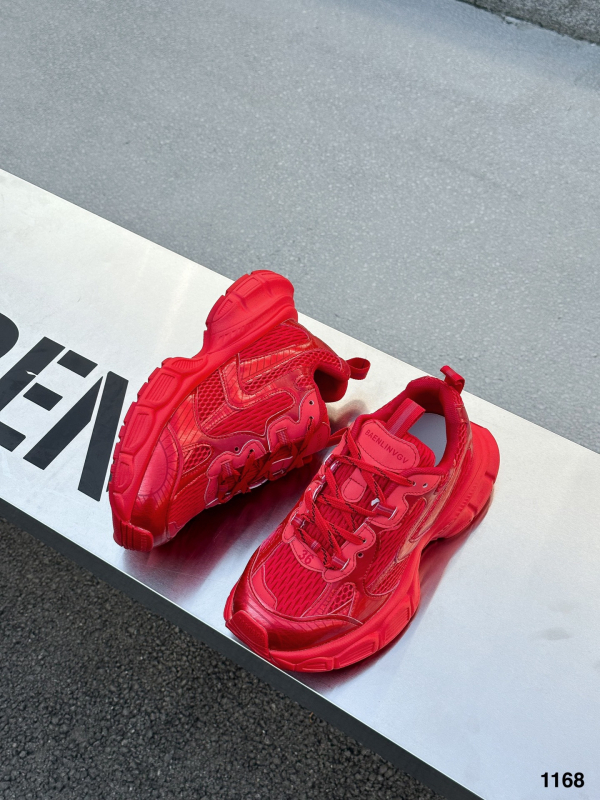 Női dad cipő, felső része valódi bőrből, lélegző hálós bélés, zárás fűzőkkel, kerek orr, 3–5 cm középmagas sarok, könnyű, retro sportos casual