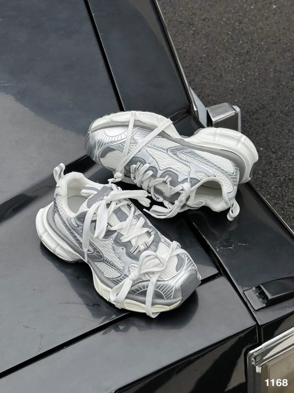 Női dad cipő, felső része valódi bőrből, lélegző hálós bélés, zárás fűzőkkel, kerek orr, 3–5 cm középmagas sarok, könnyű, retro sportos casual