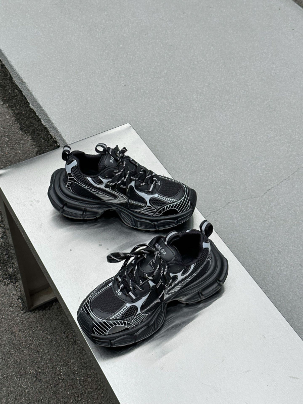 Női dad cipő, felső része valódi bőrből, lélegző hálós bélés, zárás fűzőkkel, kerek orr, 3–5 cm középmagas sarok, könnyű, retro sportos casual