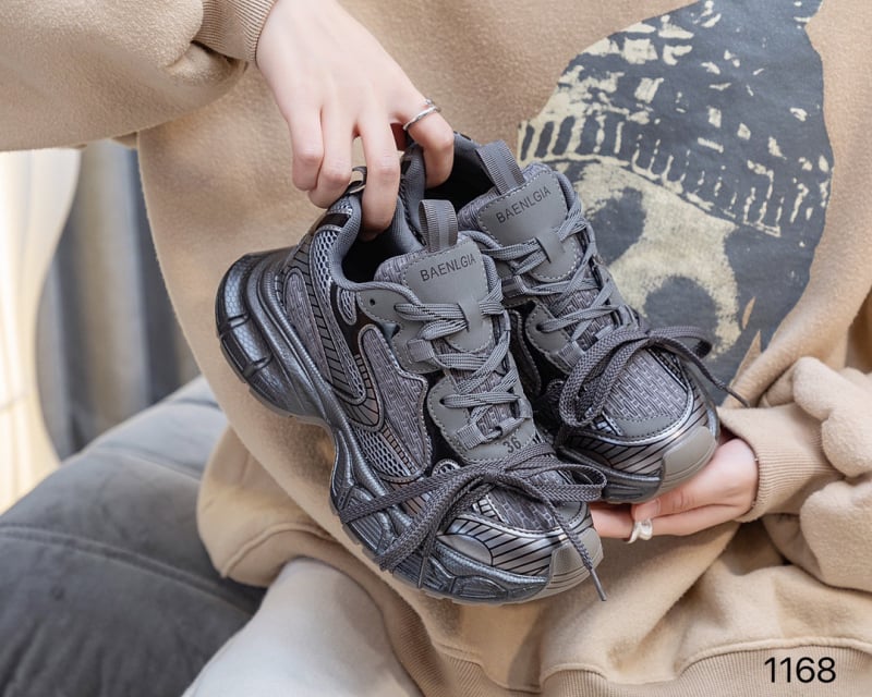 Női dad cipő, felső része valódi bőrből, lélegző hálós bélés, zárás fűzőkkel, kerek orr, 3–5 cm középmagas sarok, könnyű, retro sportos casual