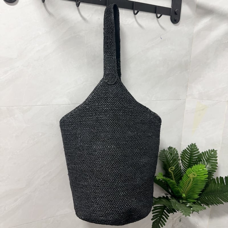 Рафия bucket bag - ръчна изработка, една презрамка, открит горен дизайн, лято 2025