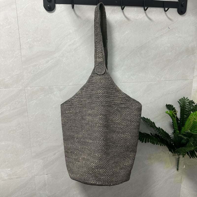 Рафия bucket bag - ръчна изработка, една презрамка, открит горен дизайн, лято 2025