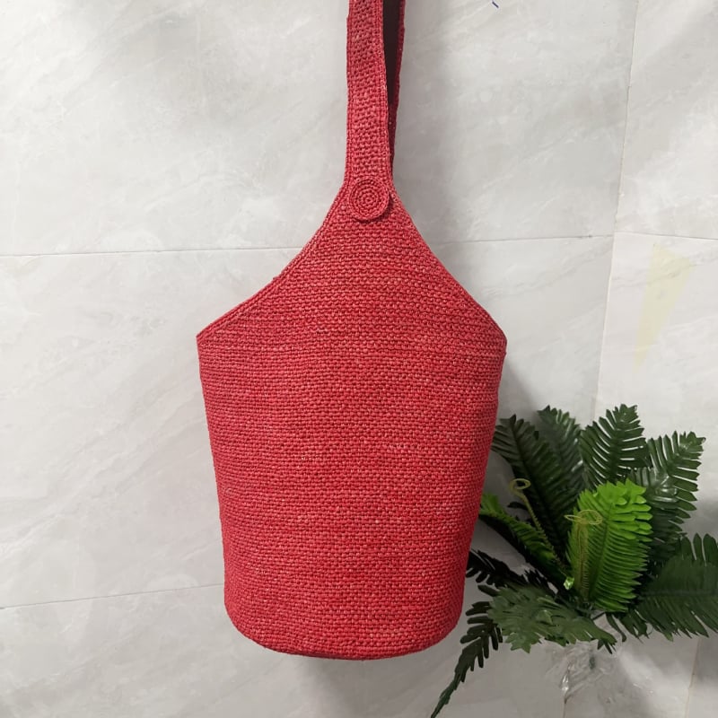 Рафия bucket bag - ръчна изработка, една презрамка, открит горен дизайн, лято 2025