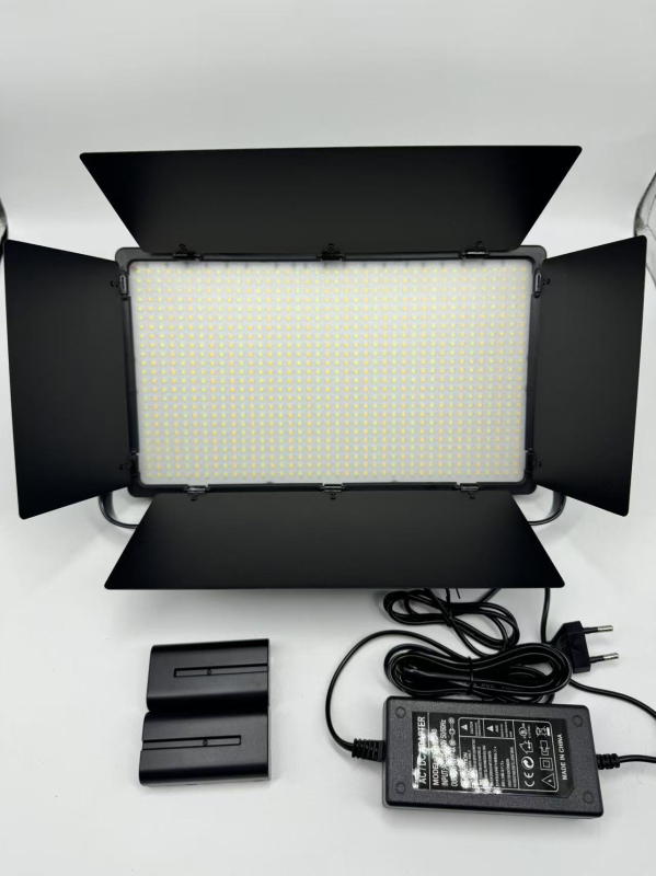 Фотографска запълваща светлина G780/G980 – преносимо външно осветление с три температури на цвета, мощност 10–50W, напрежение 110–220V