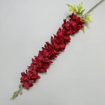 Umjetni svilenkasti buket za svečanu dvoranu – Feiyan motiv lastavice, hiacinkasti naglasak, marka Looking at Flowers, materijal: svila, izrada: stiliziranje/reljef