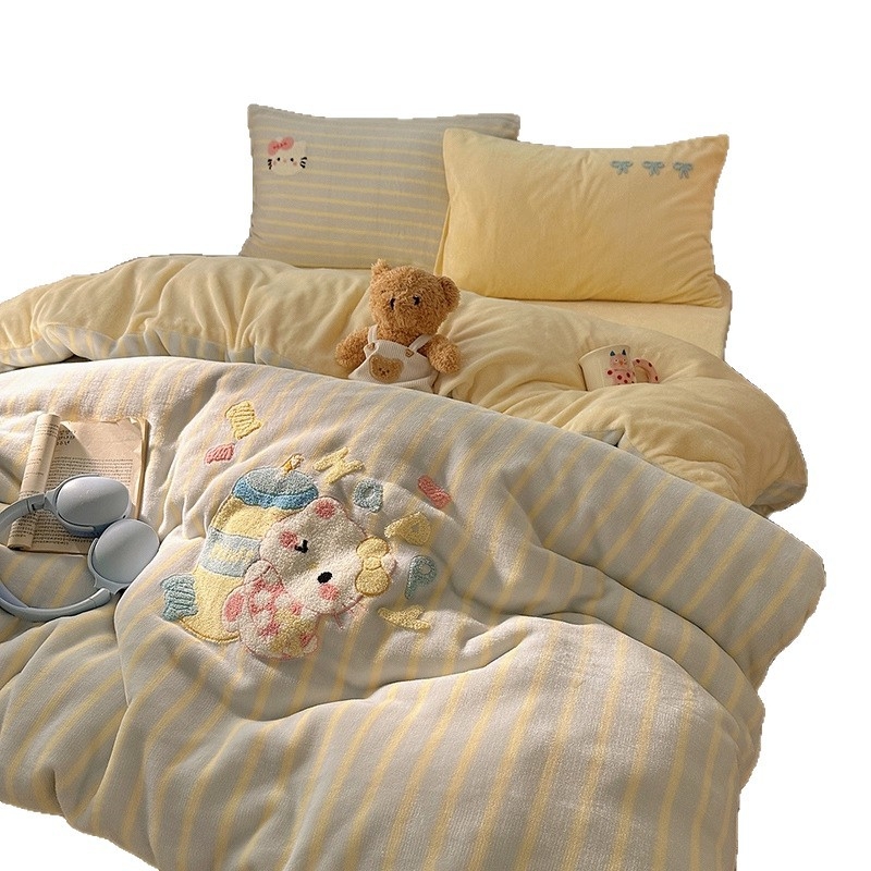 Set de pat din velur de lapte cu broderie, model cartoon, vopsire reactive, 4 piese