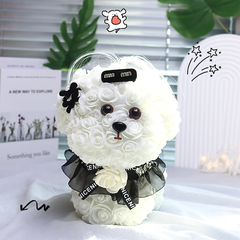 Плюшено кученце Бишон Малтезе с безсмъртно цвете – розова тема; подарък за двойки, приятели, деца и съученици; фестивален подарък за сватби, рождени дни и дипломиране