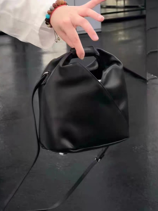 Kožna crossbody torbica s vertikalnim kvadratnim oblikom, najlonska podrška, džep za telefon, jesen 2023