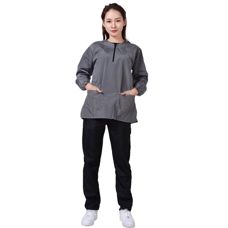 Profesionāļiem paredzēts suņu un kaķu kopšanas halāts – garas piedurknes, ūdens atgrūdošs un elpojošs (Zīmols: otter; Materiāls: lina; Importēts: Nē; Izcelsme: Cita)