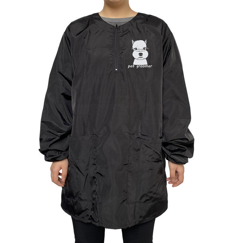 Profesionāļiem paredzēts suņu un kaķu kopšanas halāts – garas piedurknes, ūdens atgrūdošs un elpojošs (Zīmols: otter; Materiāls: lina; Importēts: Nē; Izcelsme: Cita)