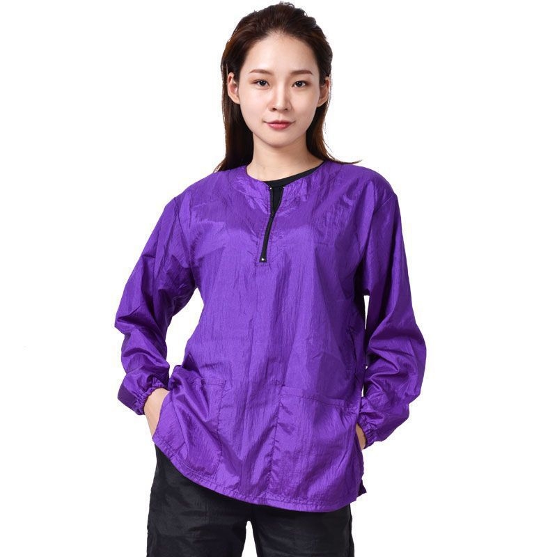 Profesionāļiem paredzēts suņu un kaķu kopšanas halāts – garas piedurknes, ūdens atgrūdošs un elpojošs (Zīmols: otter; Materiāls: lina; Importēts: Nē; Izcelsme: Cita)