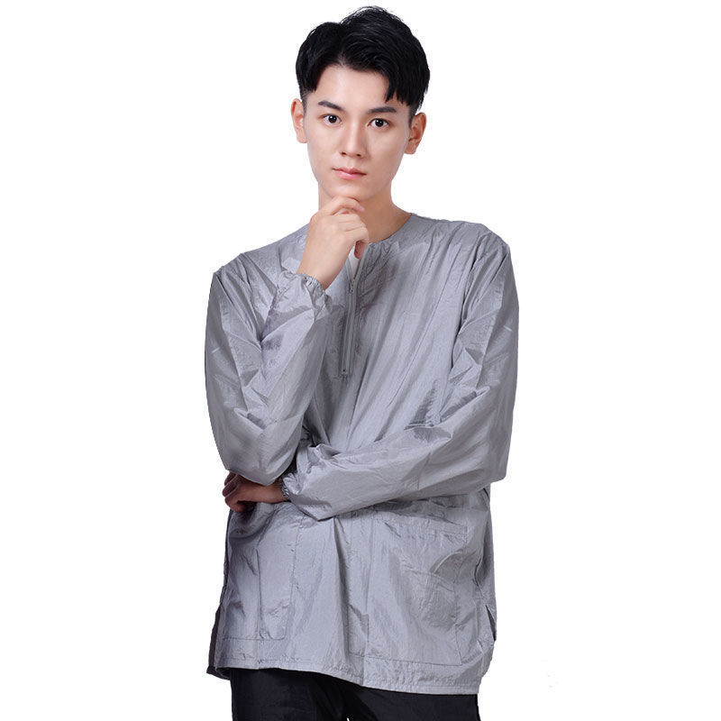 Profesionāļiem paredzēts suņu un kaķu kopšanas halāts – garas piedurknes, ūdens atgrūdošs un elpojošs (Zīmols: otter; Materiāls: lina; Importēts: Nē; Izcelsme: Cita)