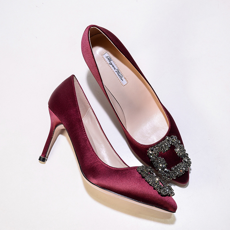 Ruyan Vuicr σατέν νυφικές γόβες με μυτερή μύτη, στιλέτο τακούνι 6-8 cm, τετράγωνη αγκράφα με στρας σε σχήμα χιονονιφάδας