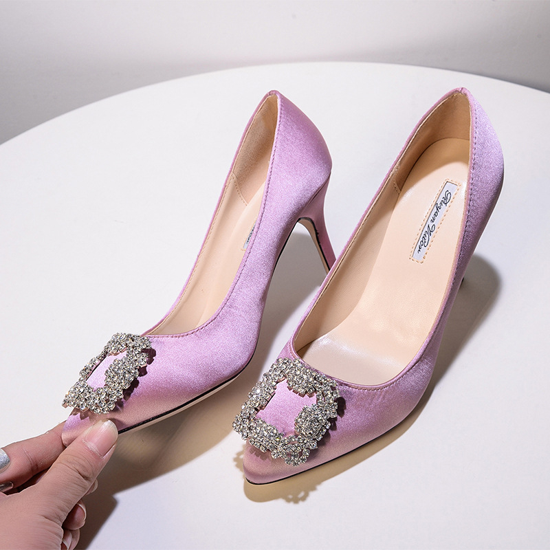 Ruyan Vuicr σατέν νυφικές γόβες με μυτερή μύτη, στιλέτο τακούνι 6-8 cm, τετράγωνη αγκράφα με στρας σε σχήμα χιονονιφάδας