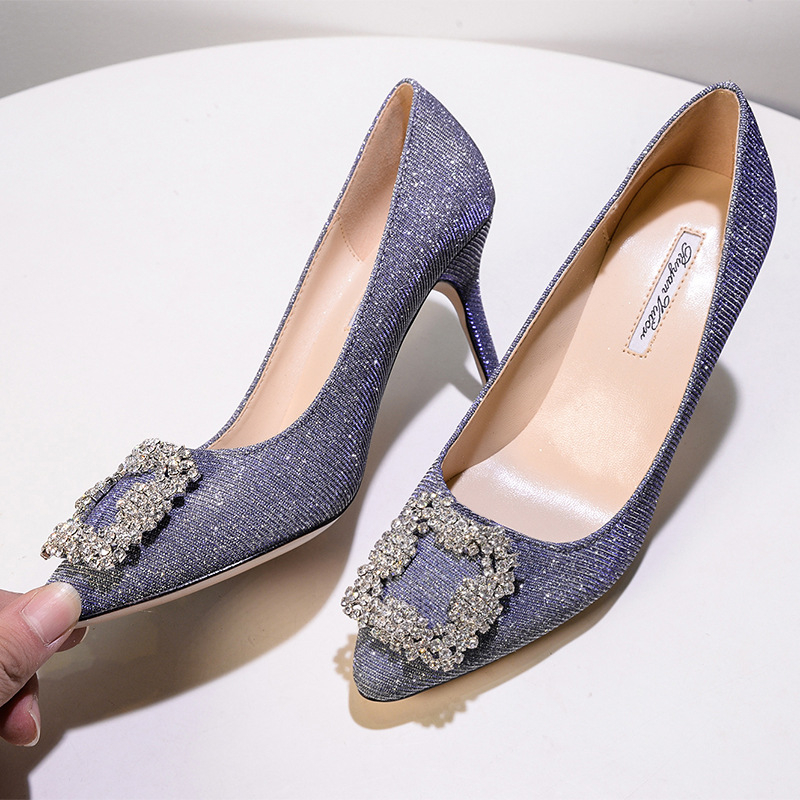 Ruyan Vuicr σατέν νυφικές γόβες με μυτερή μύτη, στιλέτο τακούνι 6-8 cm, τετράγωνη αγκράφα με στρας σε σχήμα χιονονιφάδας