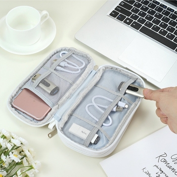 Geantă PU pentru accesorii digitale, design cu mai multe straturi, husă antipraf pentru cabluri, unități USB și căști — organizator de călătorie